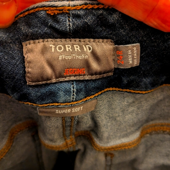Torrid size 24 regular distressed skinny jeans - Picture 4 of 4